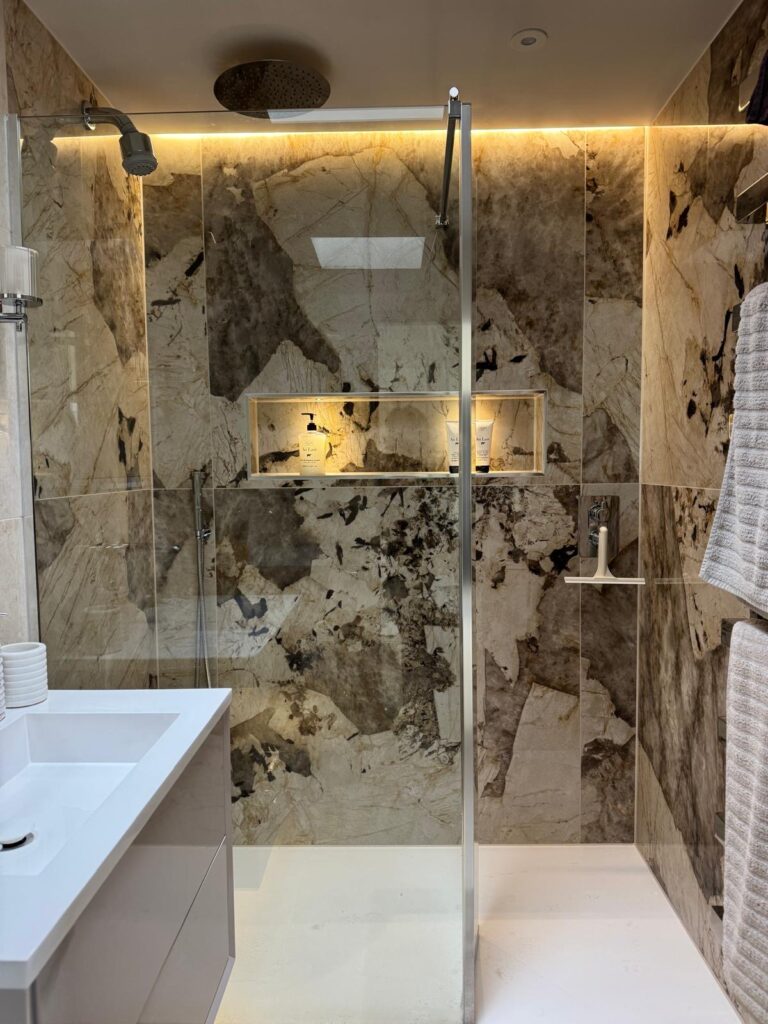 c07fc608 d3ad 4221 a51a cdc22beeb327 new bathroom led feature